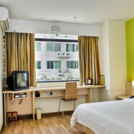 7 Days Inn Guangzhou Jiangtai Rd Metro Dış mekan fotoğraf